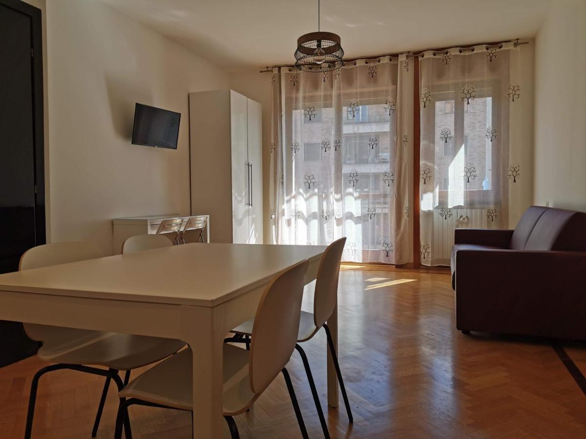 Pergolesi Apartments Milaan Buitenkant foto